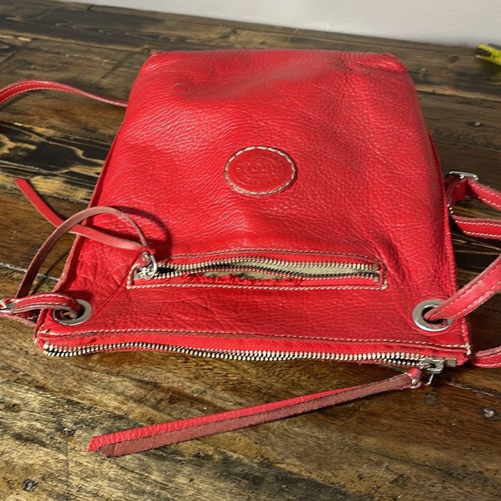 Roots pebbled leather red purse with long crossbody strap.  Made in Canada - Picture 16 of 17
